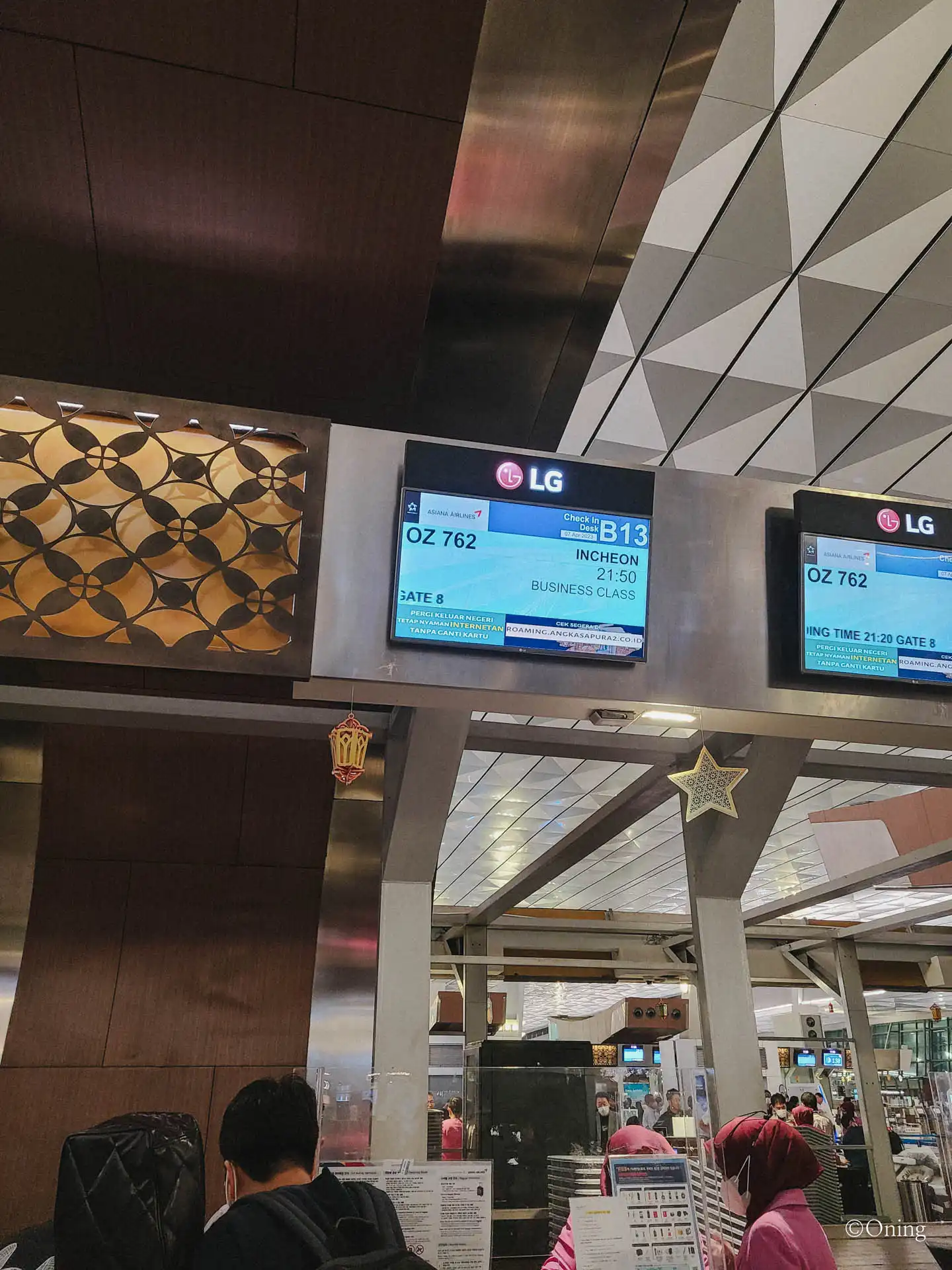 발리-자카르타 가루다 항공 : 발리 공항 선물 쇼핑, 발리 공항 맛집 MELAYU에서 박소 누들 54 자카르타 아시아나 체크인 카운터