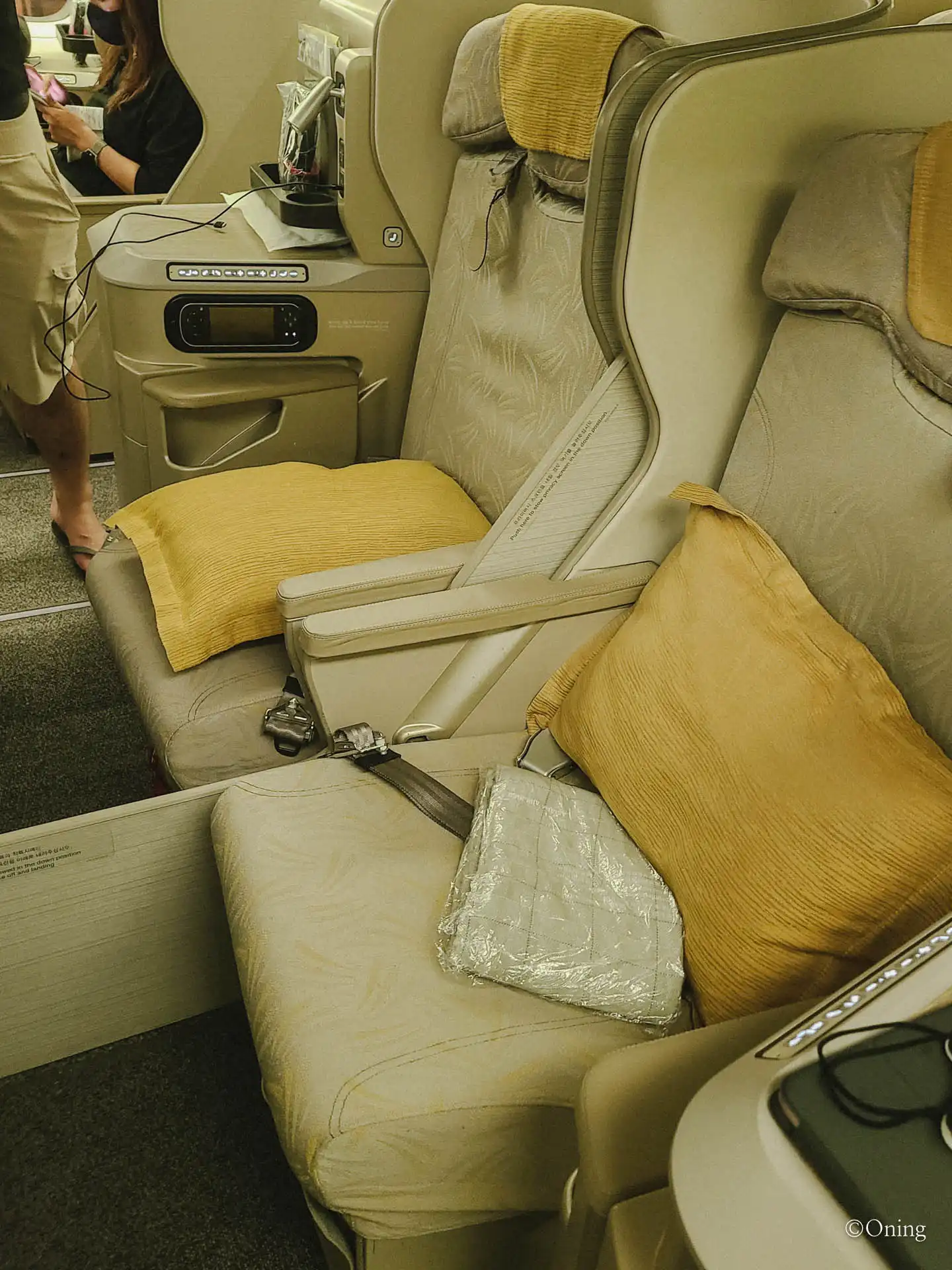 Asiana Airlines Business Class & Lounge Review: Seoul to Bali via Jakarta (2023) 48 asiana airlines business class