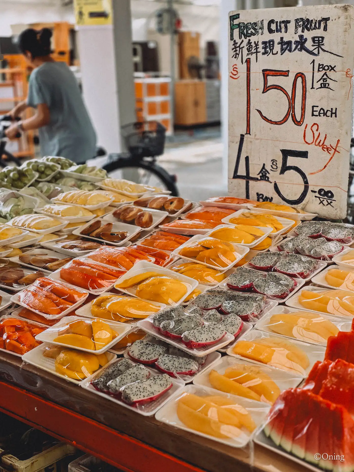 Complete Guide to Singapore Hawker Centers: Best Food Courts for Budget Travel 23 Singapore hawker center fruits