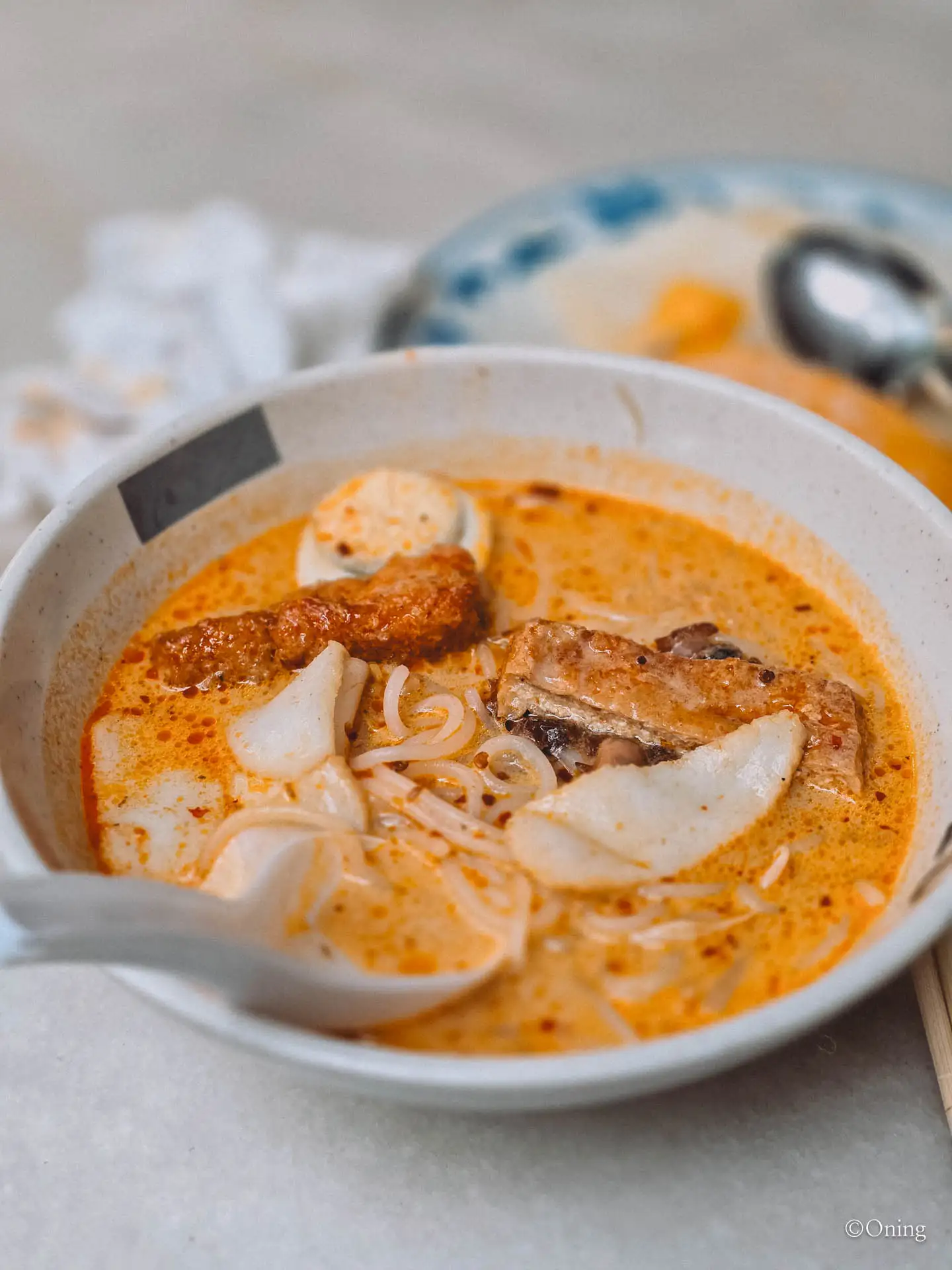 Complete Guide to Singapore Hawker Centers: Best Food Courts for Budget Travel 31 Laksa