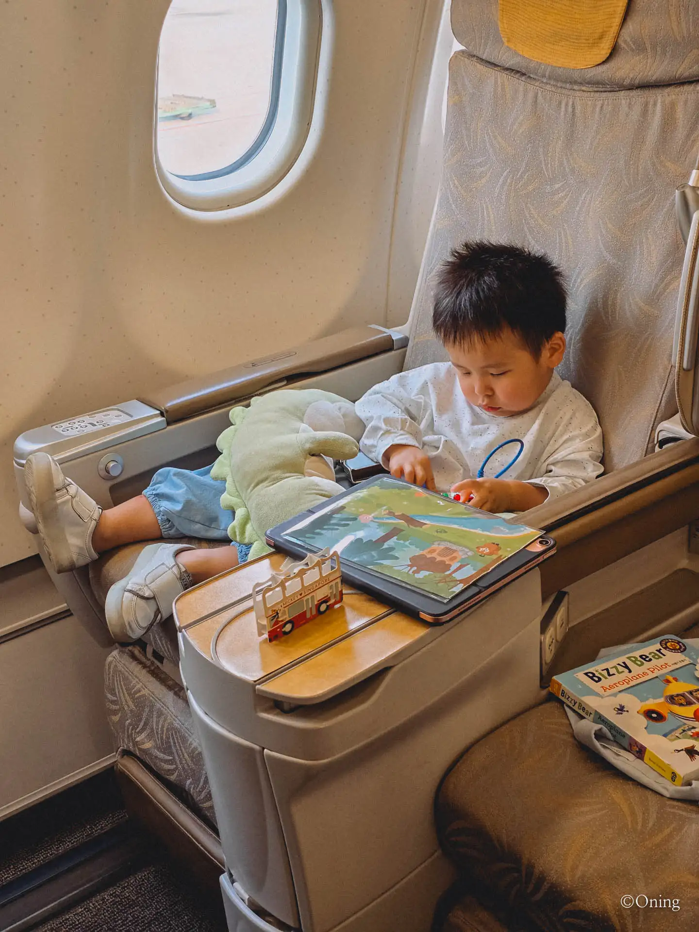 Incheon to Taipei: Taoyuan & Incheon Airport Lounges + Asiana Business Class Review 67 Slide-style recliner seat on Asiana A330 business class